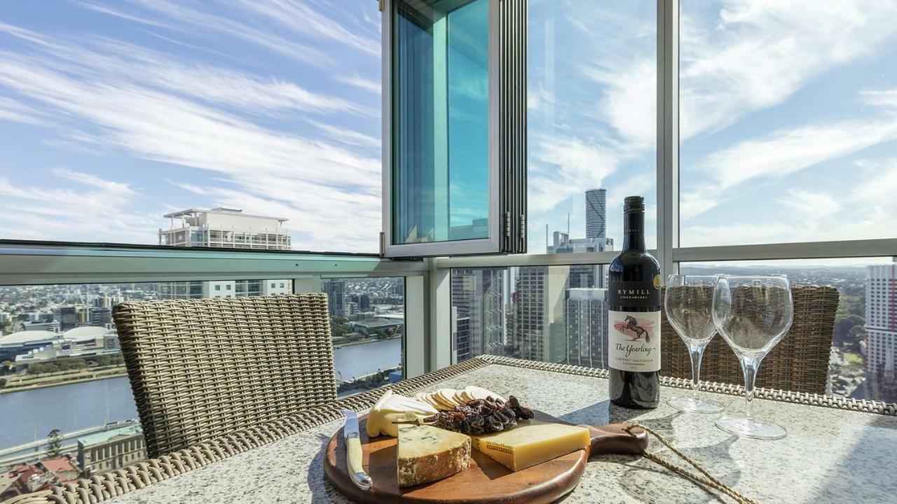 Apartment 2br Epic Views ★cbd★ 2 Cars ★pool★wine★gym★netflix Brisbane