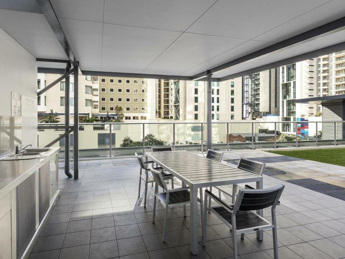 2br Epic Views ★cbd★ 2 Cars ★pool★wine★gym★netflix Brisbane