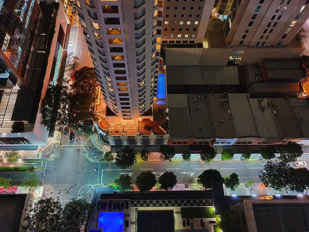 2br Epic Views ★cbd★ 2 Cars ★pool★wine★gym★netflix Apartment